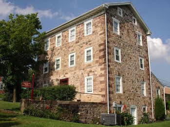 Historic Schoeneck Hotel B&B Lancaster Exterior photo